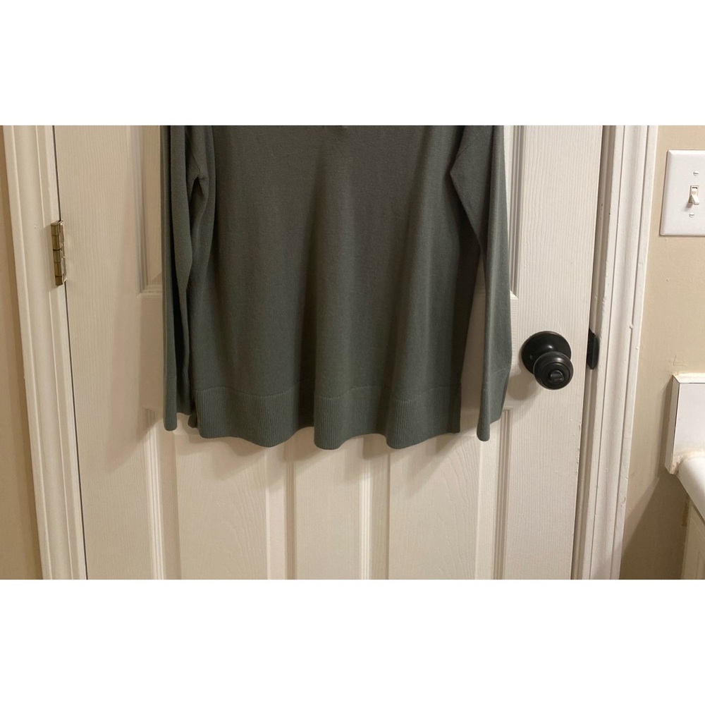 LOFT Sage Green V-Neck Long Sleeve Sweater New With Tags